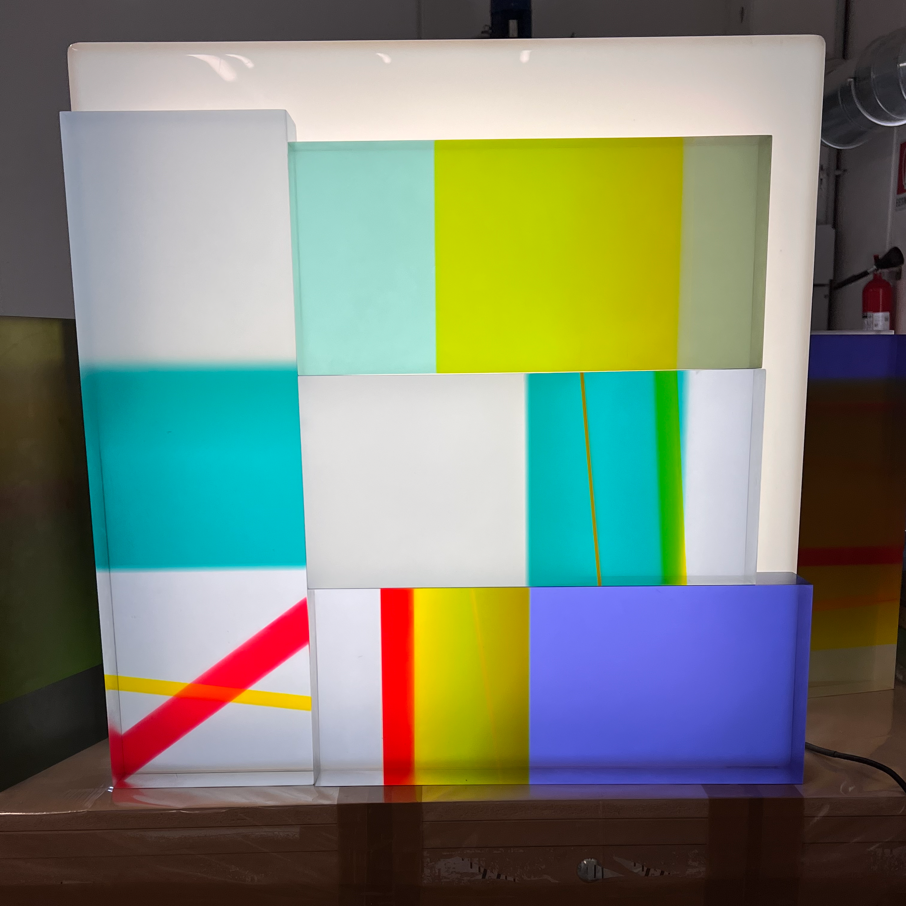 Trattifica con incollaggi di blocchi colorati